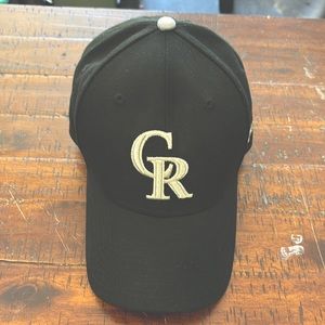 Colorado Rockies hat. Wore 1x, excellent condition.